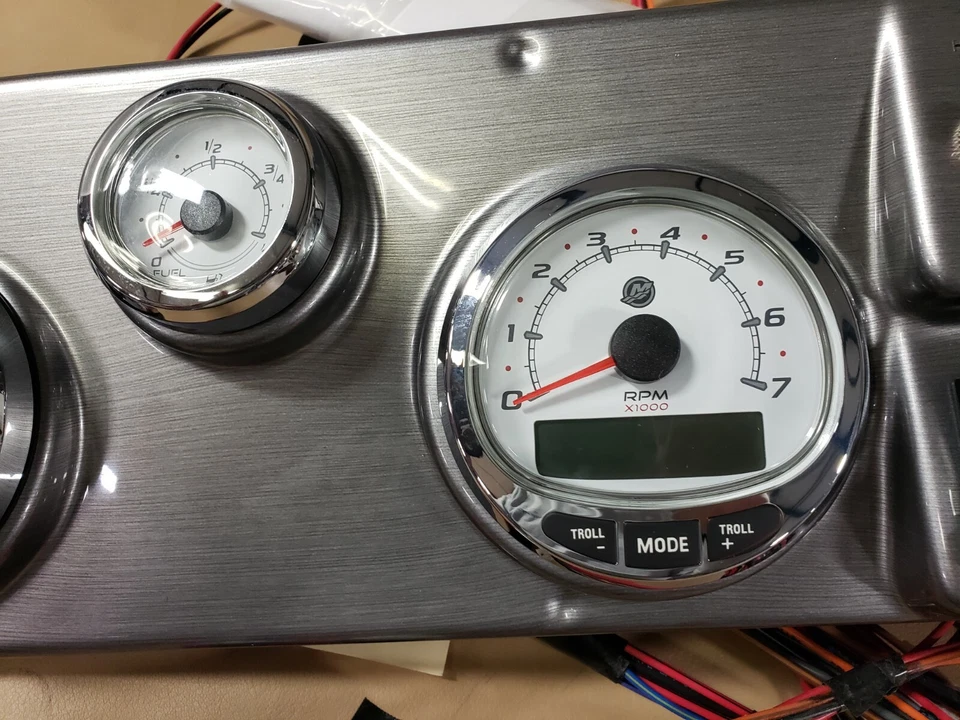 PANEL CALIBRE DIGITAL LUND BOATS Foto 4 de 4