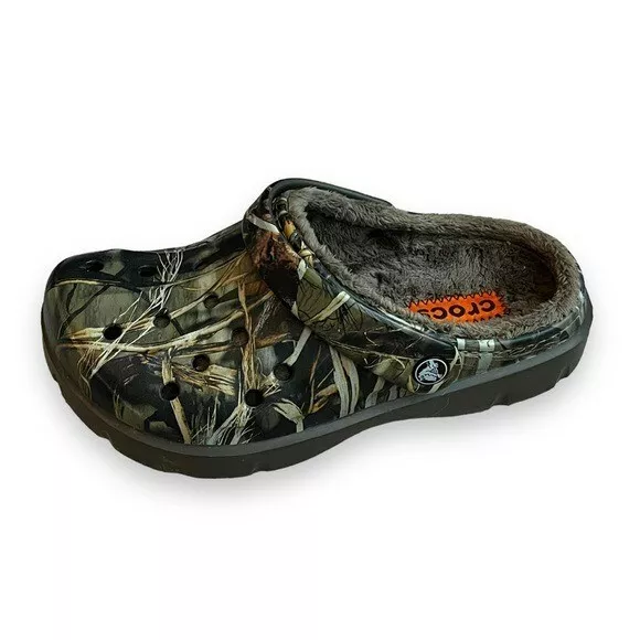 Mens camo shop crocs with fur