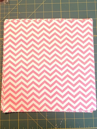12 - 10 X 10 Moda Fabric Squares ( Pink & White Zigzag Pattern) - 第 1/2 張圖片