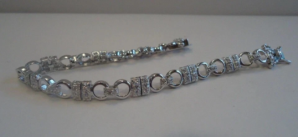 Pulsera de tenis circular de plata esterlina 925 con diamante simulado redondo de 7.50 Ct Foto 3 de 4