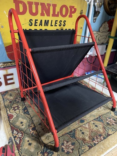 HABITAT ? Black Red Memphis