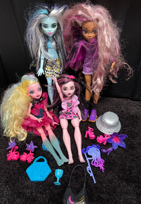 Monster High Lagoona Blue Fashion Doll Mattel Dragulaura 4 DOLL LOT