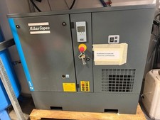 Compressore d’aria atlas copco a vite completo di essiccatore d’aria incorporato