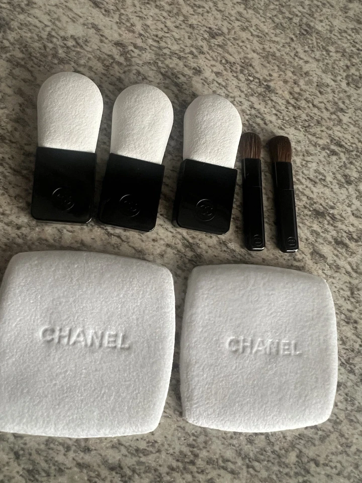 CHANEL LOT DE 7 ACCESSOIRES DE MAQUILLAGE NEUF - Photo 1/2