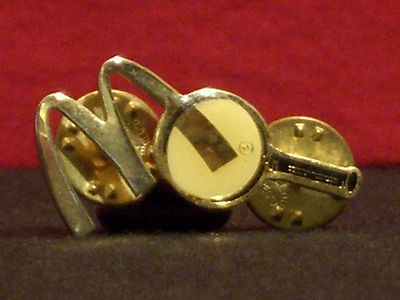 McDonald's Inspection Magnifying Glass Vintage 1980's Crew Award Pinback   