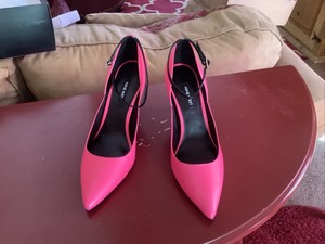 neon pink pumps