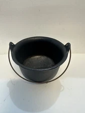 Vtg Cast Iron 3 Legged Bean Pot No. 215 H Cauldron