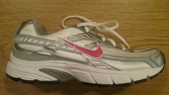 nike initiator white