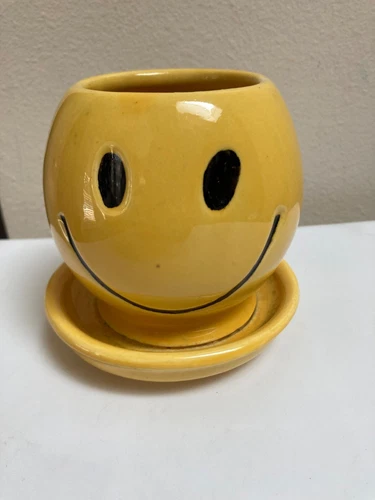 McCoy Happy Face Planter Pot with Attached Plate 0386  4" H - read below