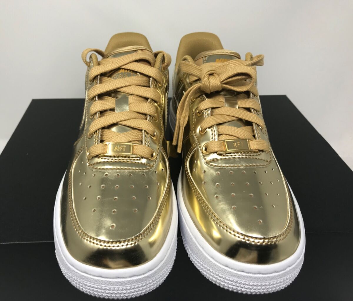 NIKE AIR FORCE 1 SP METALLIC GOLD-WHITE WOMEN SZ 5.5 // MENS NIKE AIR FORCE 1 SP METALLIC GOLD-WHITE WOMEN SZ 5.5 // MENS