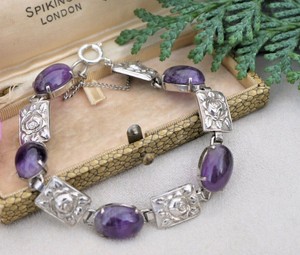 A LOVELY ART DECO SHIPTONIA ENGLAND STERLING SILVER AND AMETHYST