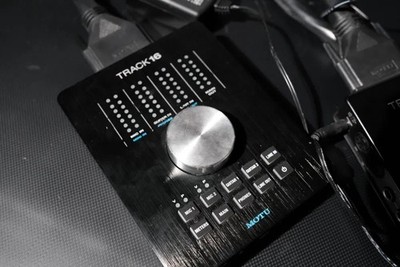 MOTU Track16 USB / FireWire Audio Interface   Complete w/ Breakout Box