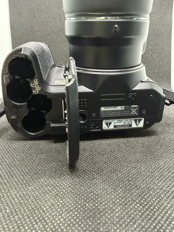 Fujifilm FinePix S Series S5600 5.1MP Digital Camera - Black, photo 3 of 5