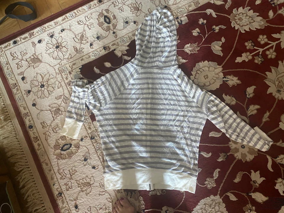 SUDADERA CON CAPUCHA CASLON LINO/CODÓN/SPANDEX S GRIS/BLANCO A RAYAS LIGERA CON CREMALLERA NUEVA SIN ETIQUETAS Foto 2 de 4