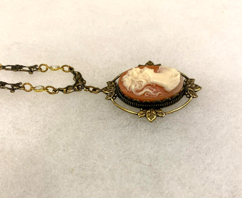 Costume Beige Cameo Pendant Gold Tone Filigree Crystal on 24 In. Figaro Chain - Picture 4 of 9