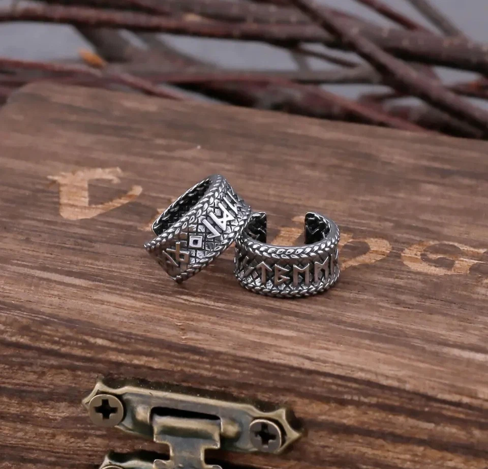 Pendientes de aro redondos runas vikingas para hombre y mujer Foto 3 de 4