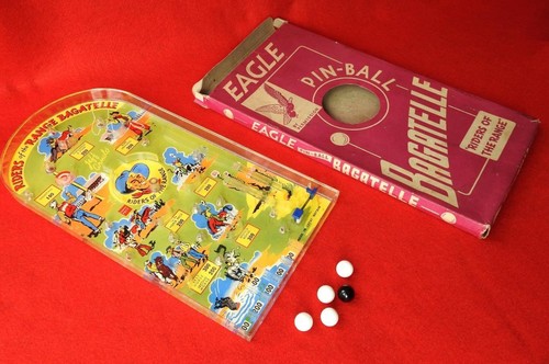 METTOY 1950 BOXED RIDERS OF THE RANGE BAGATELLE PIN BALL CARD GAME & PIN BADGE - Foto 10 di 13