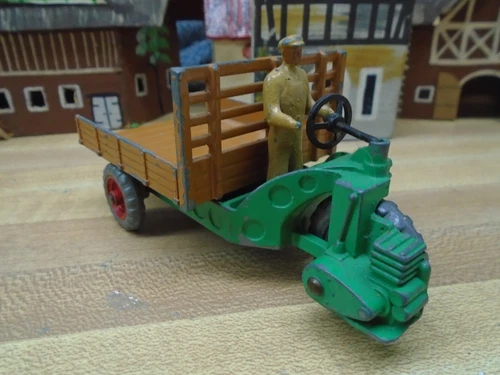 DINKY TOY MOTOCART NO. 27G WITH TILTING PLATFORM