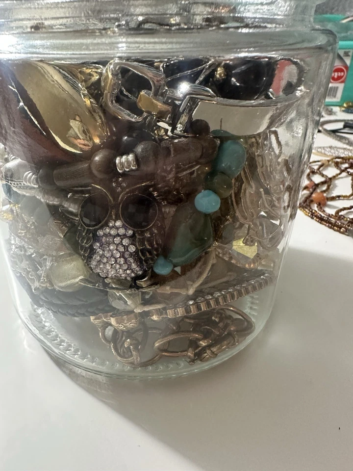 Tarro de joyería, tema en tono tierra. Joyería colorida, estilos mixtos, 30 piezas Foto 2 de 4