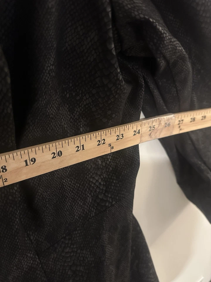 Lane Bryant Woman Snakeskin Black Blazer Size 28 - Image 3 of 4
