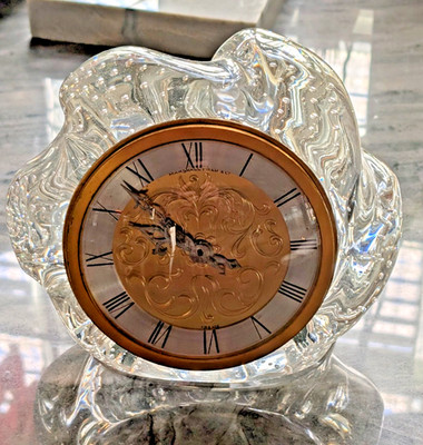 MARSHALL FIELD'S - CHICAGO - CRYSTAL (BACCARAT?)  ''HOUR LAVIGNE'' CLOCK