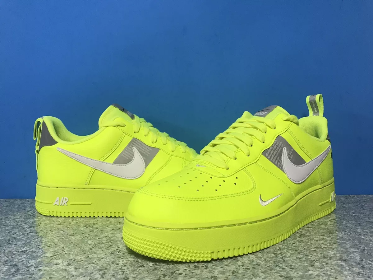 Nike Air Force 1 07 Lv 8 Overbranding