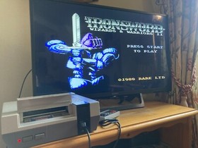 Wizards & Warriors 2 - Iron Sword Nintendo NES  Cart & Sleeve (TESTED & WORKING)