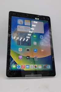 Apple iPad 5.Gen A1822 Space Weiß 128GB Gebraucht Displayschaden #5178