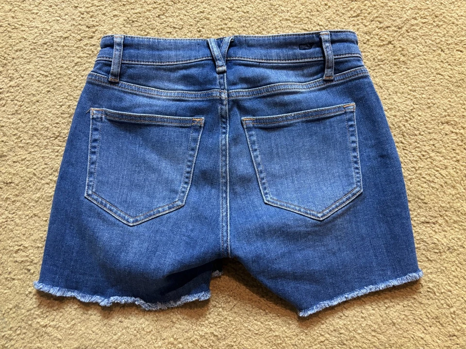 Pantalones cortos de mezclilla de tiro medio Vineyard Vines dobladillo crudo elástico 24 x 3 1/2" Foto 3 de 3