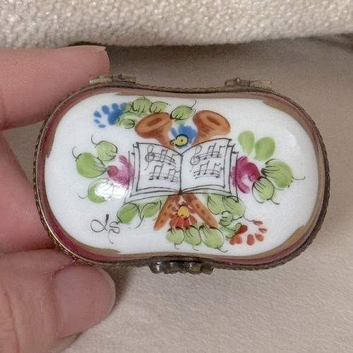 Vintage Geschenk LIMOGES Frankreich Peint Hauptmusik Thema Scharnier Schmuck Pillendose signiert - Bild 2 von 9