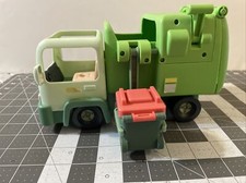 Moose Toys Bluey Garbage Truck with One Garbage Bin Red Lid