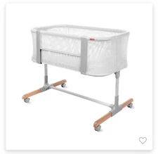 Skip-Hop bassinet and bedside sleeper