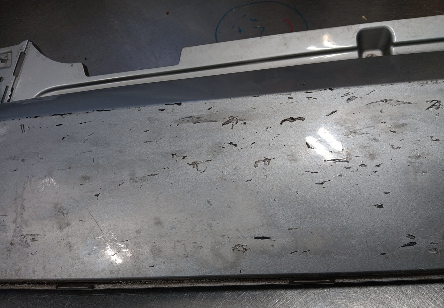 SMART FOR TWO FORTWO BRABUS 2009 REAR BUMPER CENTER SILVER COVER A 451 647 00 01