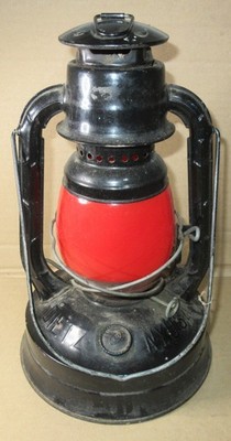 Vintage Dietz Little Wizard Railroad Lantern Oil Red Globe Made in USA New York