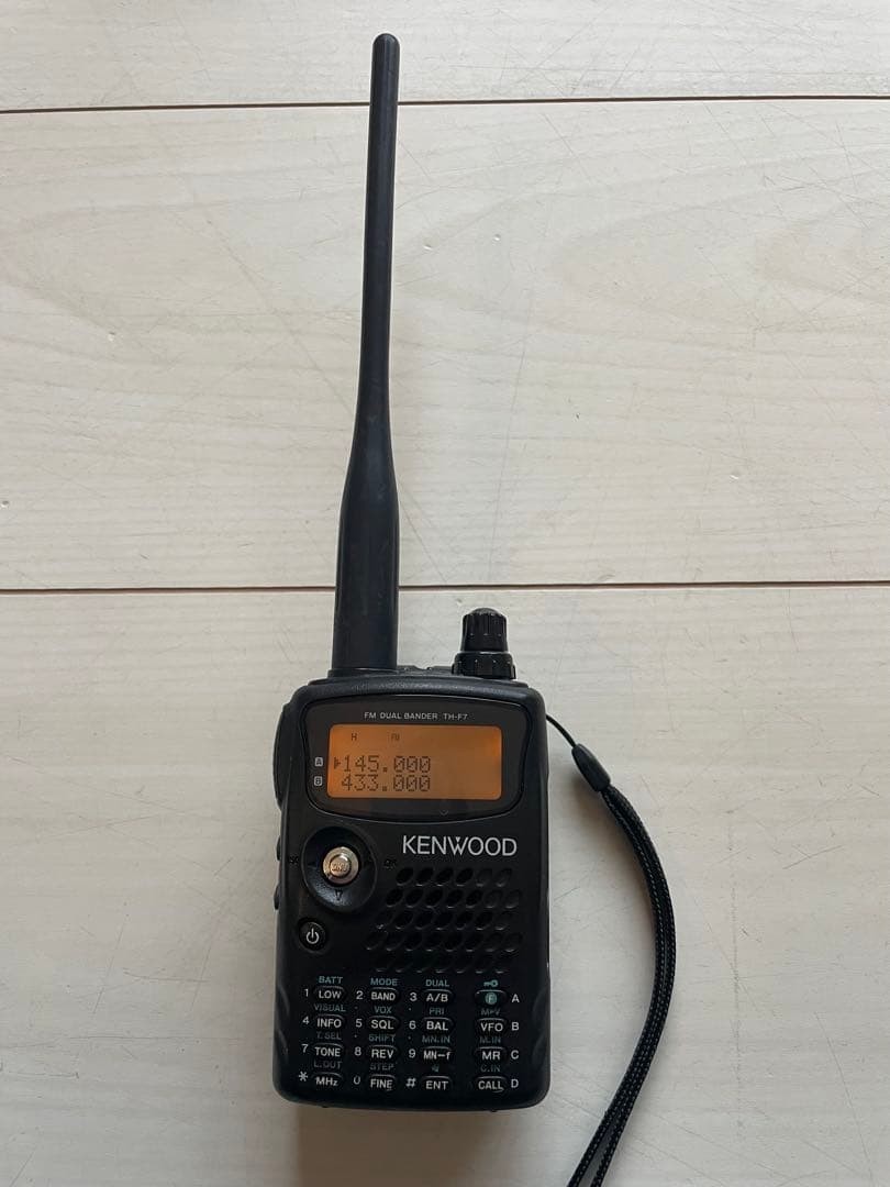 KENWOOD TH-F7アマチュアハンディ機 KENWOOD TH-F7 Handy 144/430Hz FM Dual Bander Transceive Working