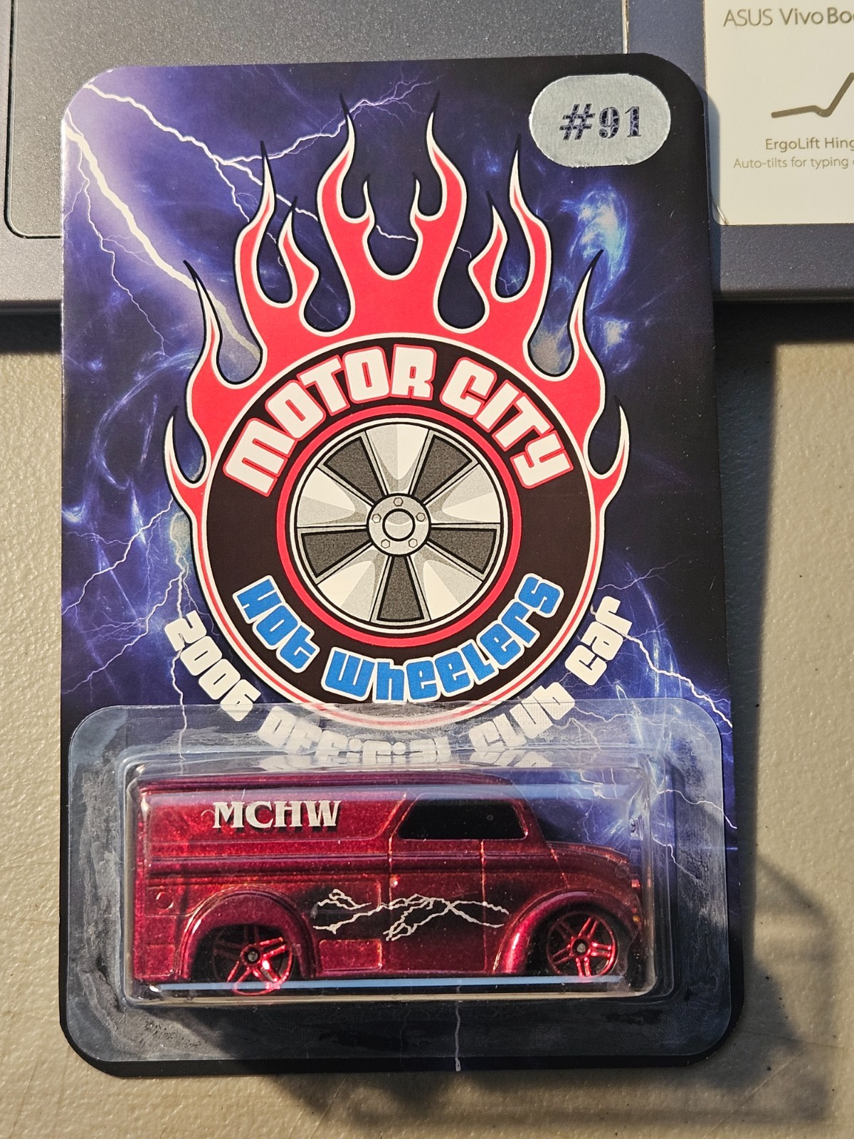 2006 HOT WHEELS MOTOR CITY HOT WHEELERS CLUB CAR DAIRY DELIVERY IN PROTECTO