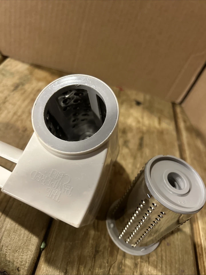 The Pampered Chef Deluxe Cheese Grater 1275 w/ 2 Shredding Blade Drums - Image 4 of 4