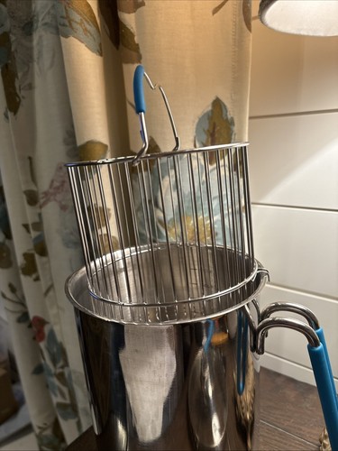 Pentola Kuhn Rikon 4° Bruciatore con Coperchio in Vetro e Cestello Vapore Manico Inox Turchese  - Foto 7 di 7