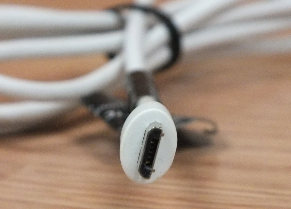 Genuine HTC (TC U250) 5V 1A White Micro USB Cell Phone Battery Charger **READ** - Image 4 of 4