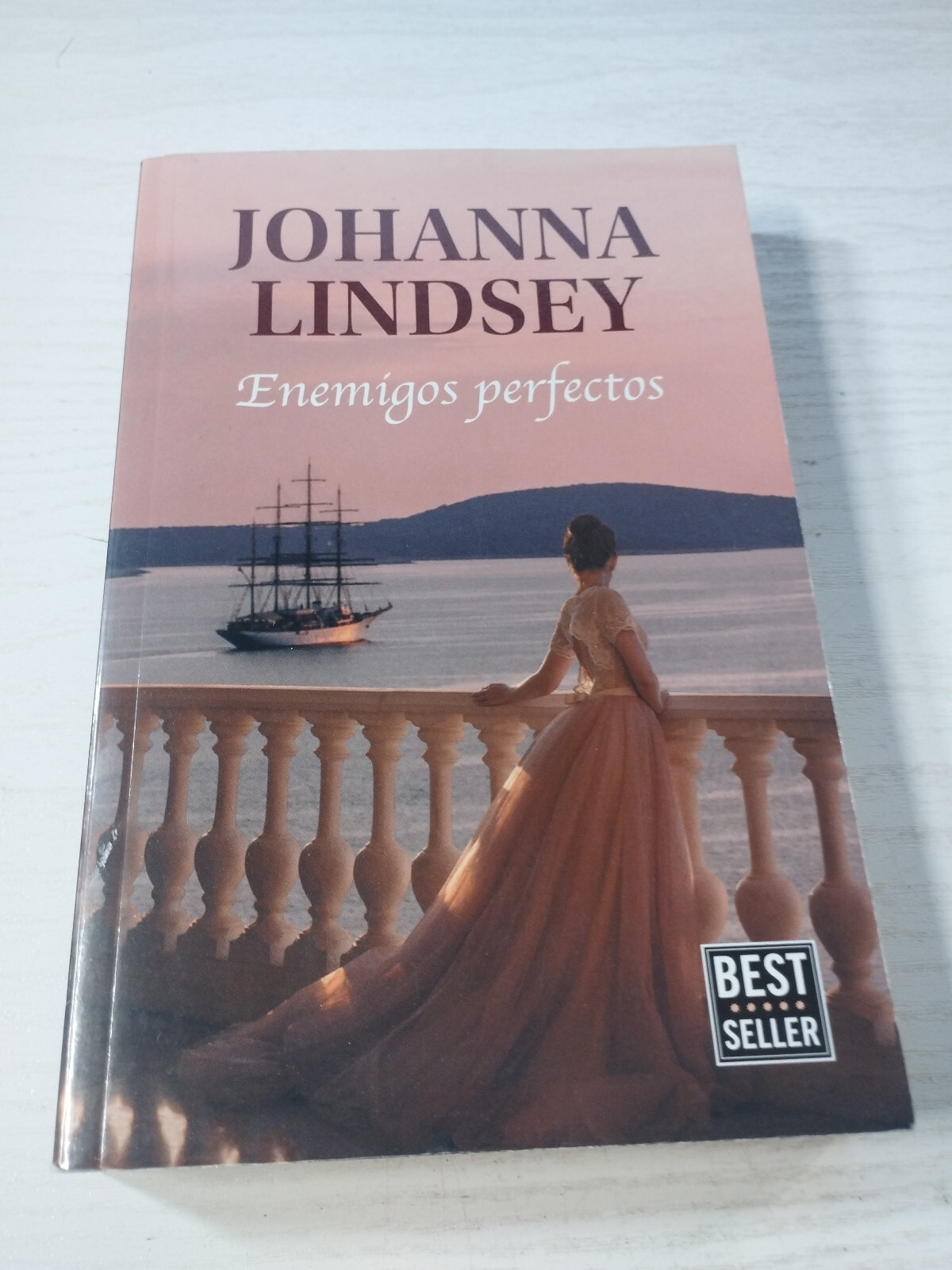Perfect Enemies Johanna Lindsey Romantic Penguin 2020 - BOOK Spanish Am