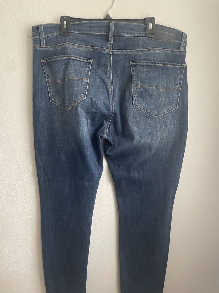 Lucky Brand Men's 100 Size 38x30 Faded Blue Authentic Skinny Jeans