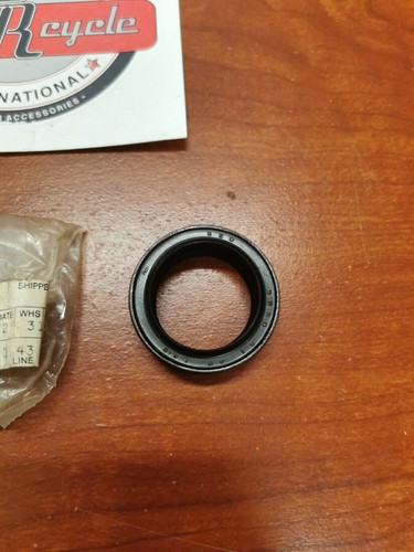 NOS Yamaha 1978 DT125E DT175E OIL SEAL 2A6-23145-00-00 Y68 - Picture 3 of 6