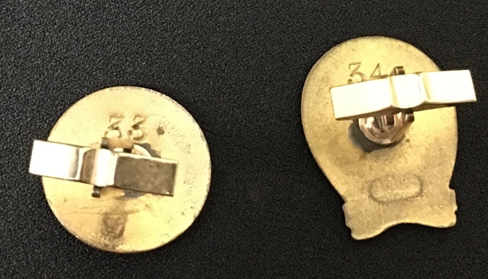 ESCASO PAR DE PRENDEDORES DE PRENSA OFICIALES ARNÉS CARRERAS DE COLECCIÓN DE LOS AÑOS 50  Foto 3 de 3