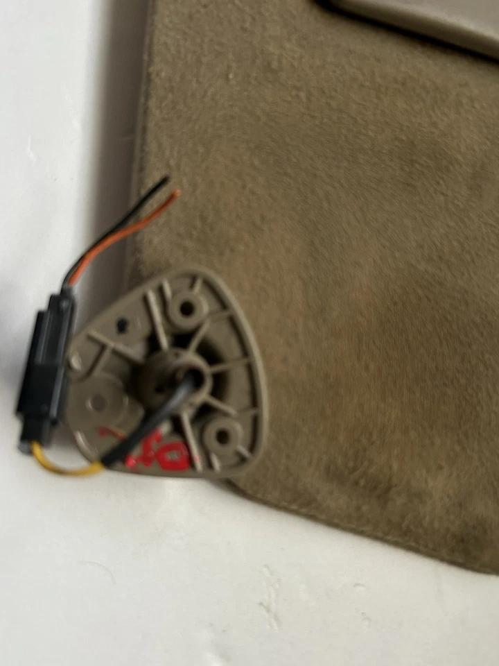 95-99 Chevy GMC Suburban Tahoe Yukon Escalade Sun Visor Shade Tan Pair LH RH TAN Foto 4 de 4