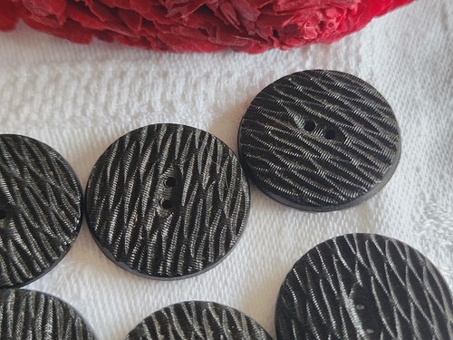 Lot 6 boutons anciens en verre noir strié trous 2,3 cm ref 1573 - Picture 3 of 5
