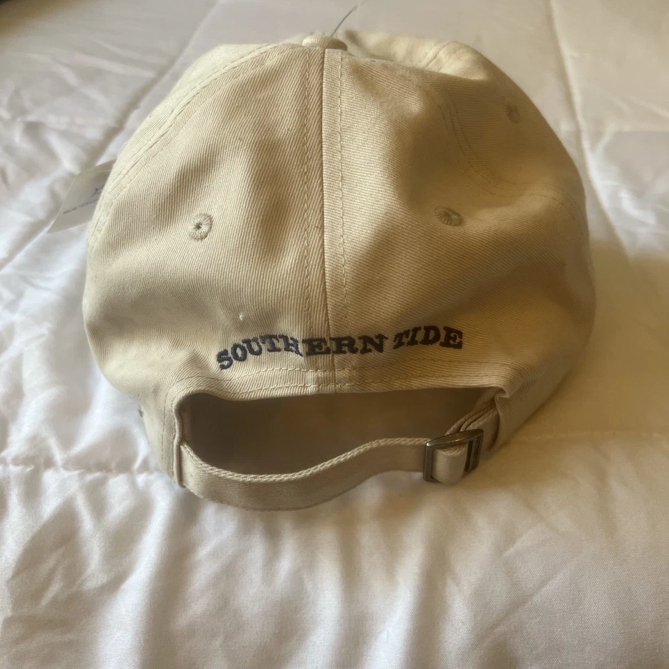 Parche con logotipo Southern Tide Skipjack gorra de béisbol piedra con etiquetas precio de venta sugerido por el fabricante 27,00 USD Foto 3 de 4