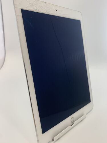 Apple iPad Air 2 A1566 Silver Cracked Screen LCD Tablet Faulty - Afbeelding 1 van 17