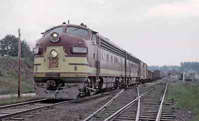 SOO EMD F7A Nr. 2225A mit Neenah-Argonne gemischt in Gresham, WI Sep 1963 5 x 7 Foto