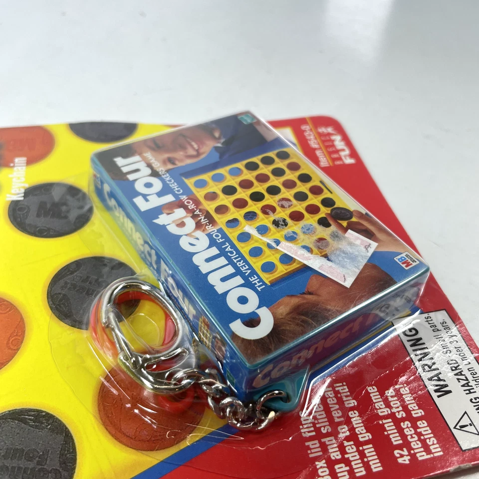 Connect Four Keychain Game NEW SEALED 2000 Hasbro - Basic Fun - Rare, #543-0 - Image 3 of 3
