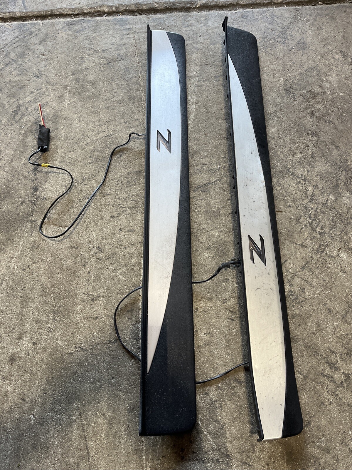 09-20  NISSAN 370Z Z34 LH RH SIDE DOOR STEP SCUFF TRIM USED OEM
